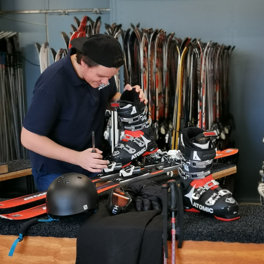 Rent/hire Skis, Snowboards and Snowclothing from Snowscene Ski Hire Mt